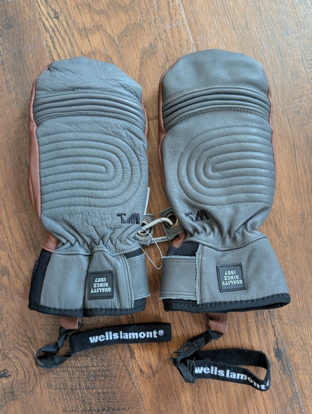 New Wells Lamont Unisex HydraHyde® Insulated Adjustable Wrist Ski Mitten Size M